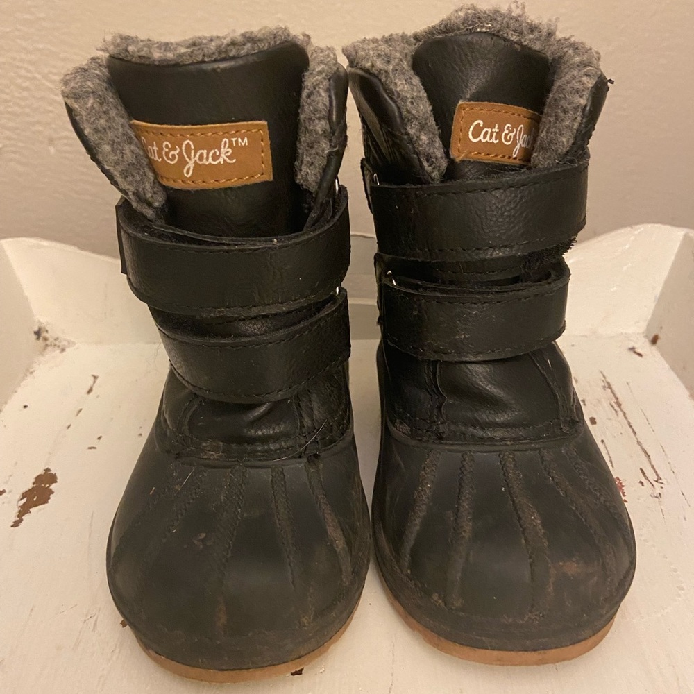 Black Winter Boy Boots cat & Jack size 6